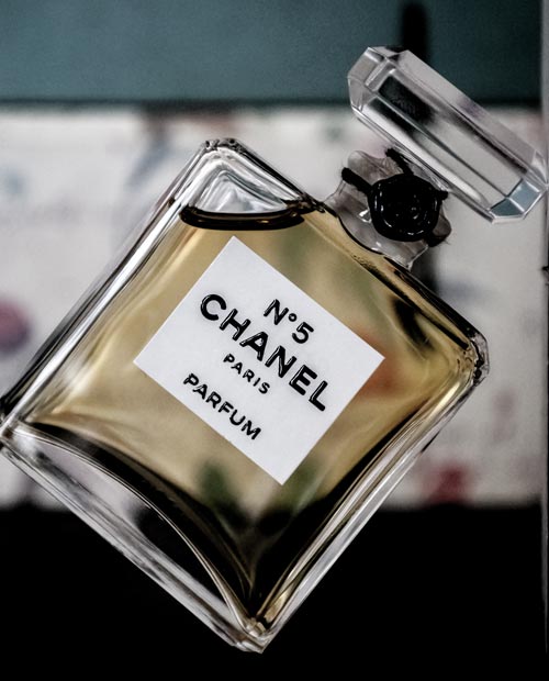 За век с лишним дизайн флакона Chanel № 5 почти не изменился. wikimedia