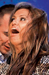 ...попыталась устранить конфуз