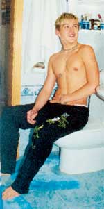 ТОПАЛОВ ВЛАДИК: еще играет в детский садик