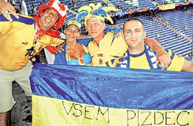 ТРЕПЕЩИ, ГЕРМАНИЯ: украинские фанаты говорят с западными друзьями на понятном им языке