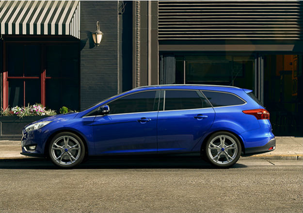 Ford Focus. Старый добрый Ford Focus всегда актуален для дачников. Багажник этого универсала вмещает 476 литров, кроме того, модель может похвастаться голосовым управлением мультимедийной системой на русском языке. Функция будет очень полезна при езде на трассе. С учетом всех возможных скидок, цены на Ford Focus универсал начинаются за отметкой в 800 тысяч рублей. Фото: Ford