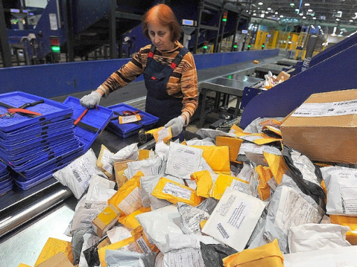 Таможня предложила взимать с каждой иностранной посылки по 110 рублей. Случится это не раньше, чем через год. Социологи уже усмотрели в этом очередную попытку найти деньги для экономического прорыва, а простые покупатели уверены, 110 рублей возьмут из их кошелька