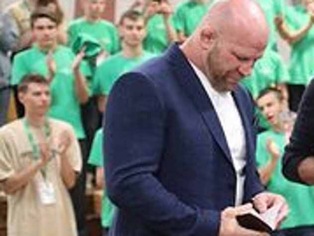 Директор Института современного государственного развития Дмитрий Солонников заявил, что история с получением бойцом из США Джеффом Монсоном российского паспорта и его перспектив стать депутатом не что иное как пиар и привлечение избирателей к выборам.