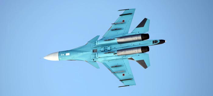 Российский истребитель-бомбардировщик Су-34 с комплектом управляемых и неуправляемых ракет. Источник: Wikimedia.org
