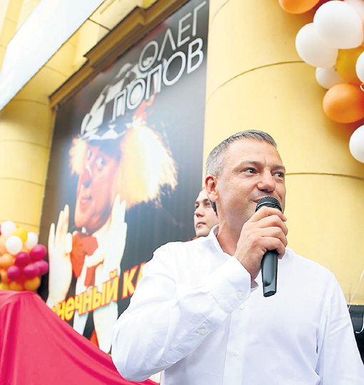 Бывший директор Дмитрий Резниченко не считает себя виноватым в развале порученного ему хозяйства и объясняет свою отставку происками мифических врагов
