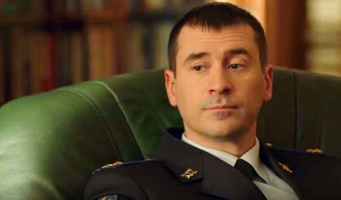 Евгений Миллер. Кадр из сериала «Динозавр»