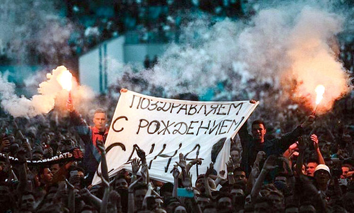 Так поклонники поздравили Макса на концерте в Киеве