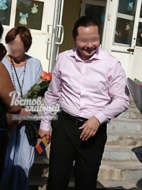 Учитель с маникюром