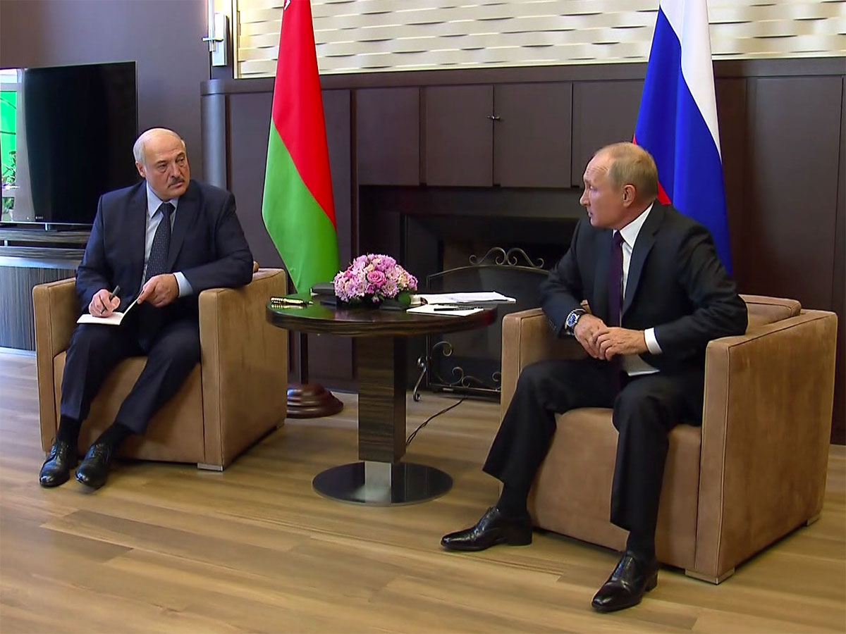 Путин лично проводит Лукашенко на пенсию Путин лично проводит Лукашенко на пенсию