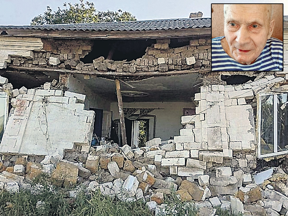 Власти пообещали 94-летнему Александру Голованову (на фото) помочь с восстановлением дома, но было поздно Власти пообещали 94-летнему Александру Голованову (на фото) помочь с восстановлением дома, но было поздно