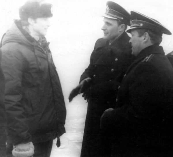 Командир С-178 Валерий Маранго (в центре) на Тихоокеанском флоте
