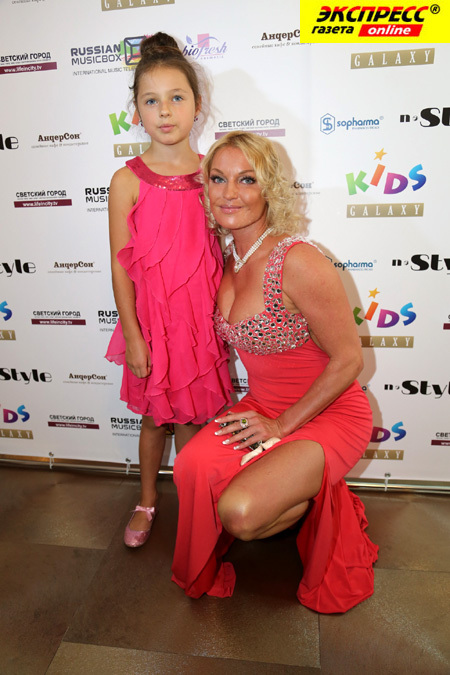 АНАСТАСИЯ ВОЛОЧКОВА С ДОЧКОЙ АРИАДНОЙ