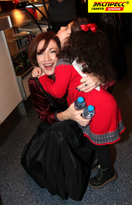 АЛЕНА ХМЕЛЬНИЦКАЯ С ДОЧЕРЬЮ КСЮШЕЙ