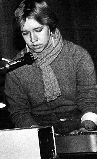 В молодости Таня любила помузицировать