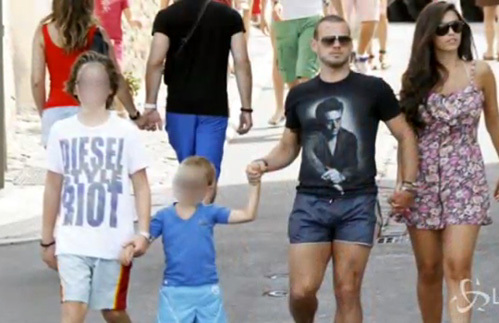 СНЕЙДЕР гулял с семьёй