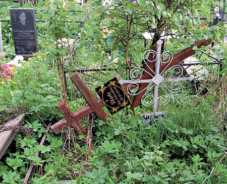 Долгое время могила Веры Александровны находилась в плачевном состоянии. Фото Лидии НАРЦЕВОЙ/necropolist.narod.ru