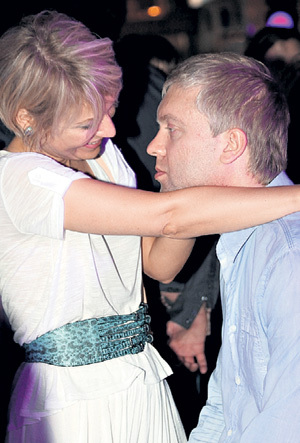 Жене Сергея СВЕТЛАКОВА Юле повезло...