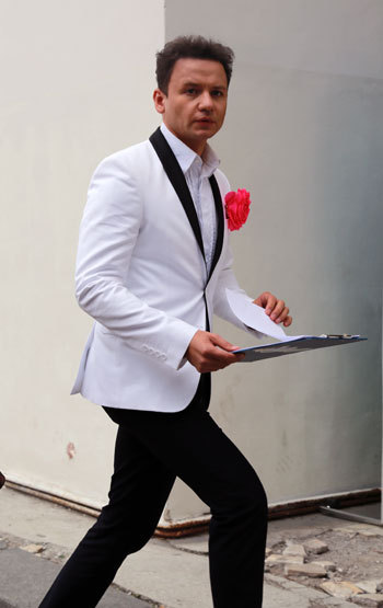 Александр ОЛЕШКО ходил за кулисами с деловым видом