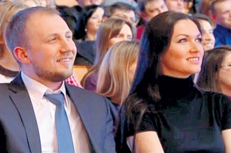 Актриса теперь выходит в свет с бизнесменом Вячеславом. Фото: radikal.ru