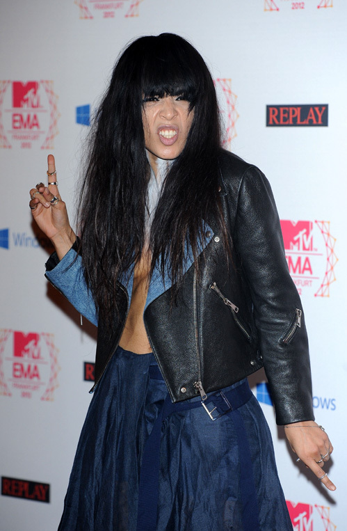 Победительница =Евровидения=-2012 ЛОРИН забыла про лифчик