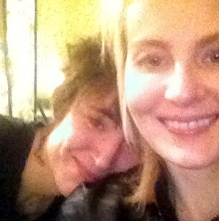 На днях Рената ЛИТВИНОВА выложила в своём микроблоге трогательный снимок с ЗЕМФИРОЙ