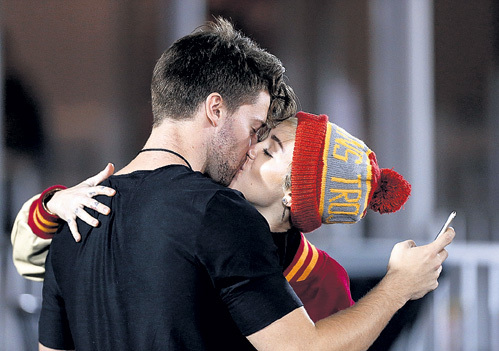 ...чтобы сын Патрик встречался с такой оторвой, как САЙРУС