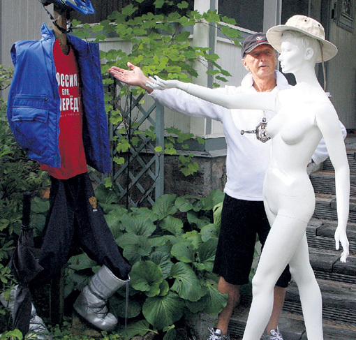 Михаил Николаевич показывает дорогу в светлое будущее