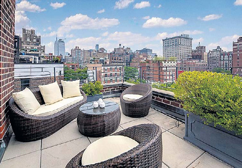 По мнению риэлторов, потенциальных покупателей привлечёт терраса, где можно устраивать небольшие приёмы