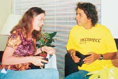 НЕПОДДЕЛЬНЫЙ ИНТЕРЕС: Маркусу и маечка понравилась, и Мартинская