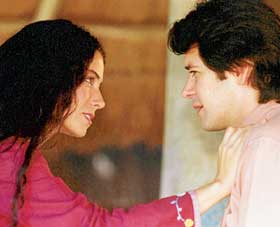 КАДР ИЗ "КЛОНА": Жади и Лукас любовь не уберегли