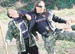 РУКОПАШНЫЙ БОЙ: Бурлаков сражаеться на "слух" и на "ощупь"