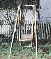 ЛЮБИМЫЕ КАЧЕЛИ: девочку больше не дождутся