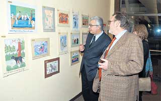 ЮРИЙ БАТУРИН (СЛЕВА): космонавт-политик приобщается к прекрасному