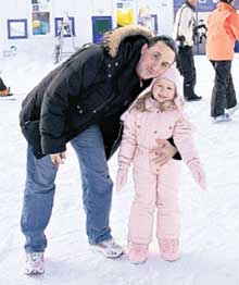 ПРЕЗИДЕНТ ФК ЦСКА ЕВГЕНИЙ ГИНЕР: за короткие каникулы научил дочку кататься и на коньках, и на лыжах