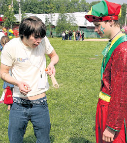 АРИСТАРХ ВЕНЕС: развлекался в компании клоунов