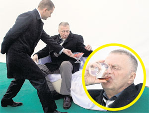 ВЛАДИМИР ЖИРИНОВСКИЙ: устроил себе разгрузочный ужин - только коньяк и клубника