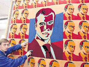 ВОРСОВЫЙ ШЕДЕВР: даже мастер не знает, почему на нём аж 26 одинаковых ликов Владимира Путина