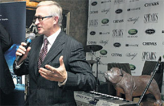 Александр ШОХИН рад, что ему удалось заиметь на Рублёвке участок всего за 600 рублей за сотку и выйти сухим из воды