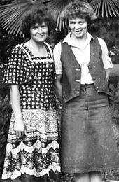 Екатерина и Лариса, жена Виктора КОЛЕСНИКОВА, в Абхазии...