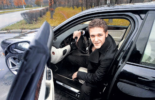 Константин КРЮКОВ на гонорары за съёмки в фильмах покупает шикарные машины, не связываясь с кредитами