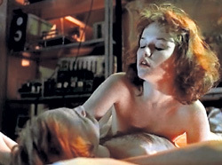 За вырезанный из плёнки кадр с обнажённой Сашей киномеханики сдирали с советских мужчин неплохие деньги