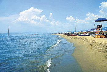 Престижный тосканский курорт Форте-дей-Марми манит русских звёзд