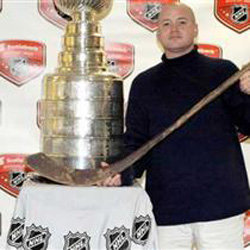 Нынешний владелец клюшки Марк Пресли приобрёл её в 2008 году