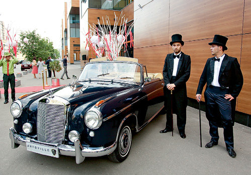 На этом антикварном «мерседесе» 1957 года первая леди Москвы катается только в особых случаях