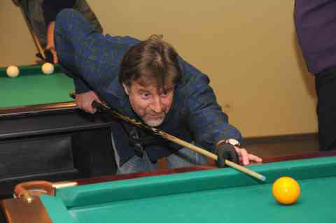 Леонид Исаакович - большой любитель бильярда