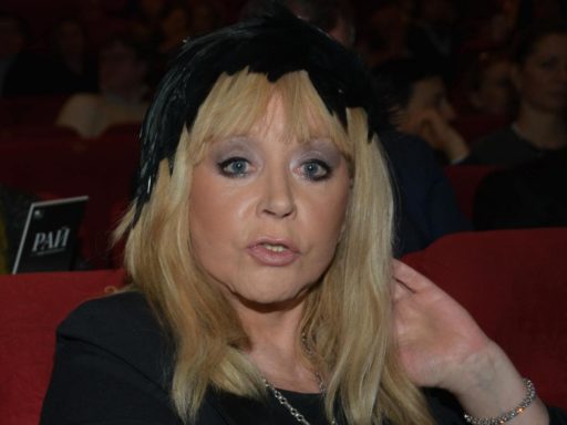 «Не нужно лить грязь на своих граждан»: Буланова плюнула в открывшую рот Пугачеву